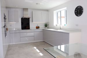 KITCHEN / DINING ROOM- click for photo gallery